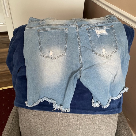 COVERGIRL Light Blue Denim distressed Women's Jeans - Picture 3 of 3